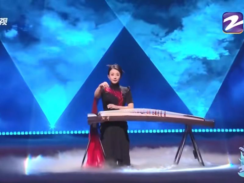 曹媛源2023年浙江卫视跨年晚会古筝大秀《沧海一声笑》