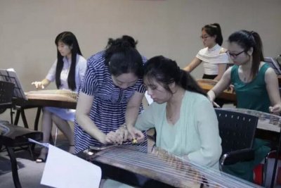 弦昇乐器”温若妮古筝师资研修班·焦作站“开讲