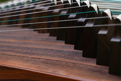 买回来的古筝材质纹理特别明显，这样的古筝是不是不好呀？