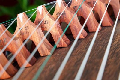 弹奏古筝时，总是跑码是怎么回事？